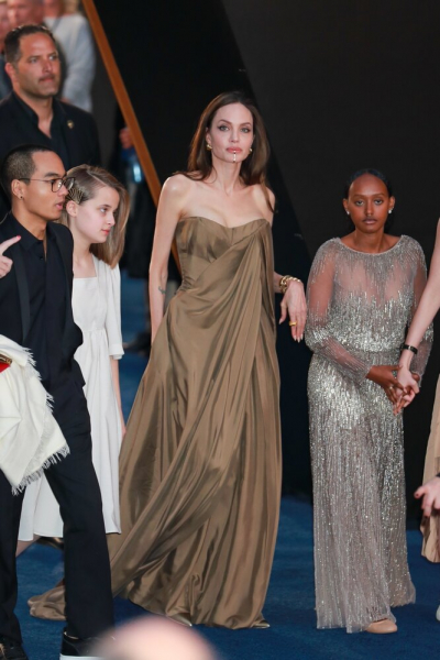 «Главная икона моды»: как Анджелина Джоли изменила свой стиль в 2021 году