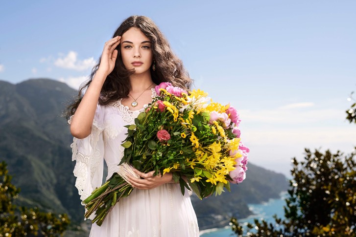 Запах прекрасной Девы: дочь Моники Беллуччи и Венсана Касселя стала лицом нового аромата Dolce & Gabbana
