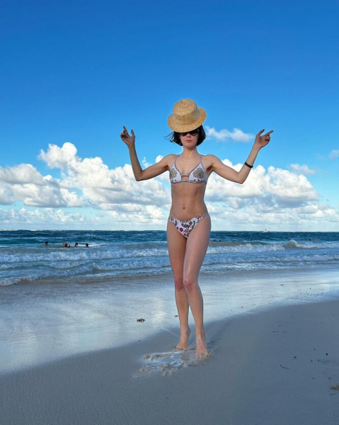 «Где здесь фотошоп?»: Катерина Шпица в бикини появилась на пляже Доминиканы