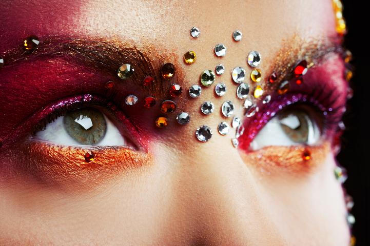 Новогодний макияж 2024: тренды, подбор по цвету и 8 креативных идей