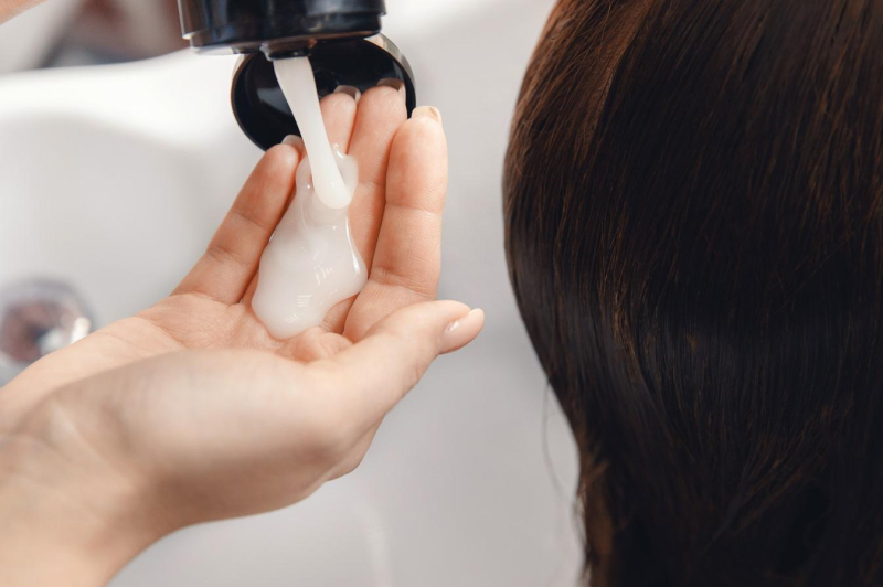Можно ли мыть голову каждый день, и почему волосы пачкаются